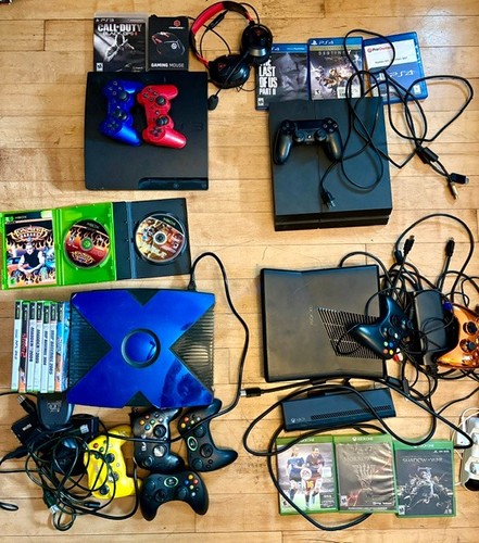 Video game consoles lot - video,